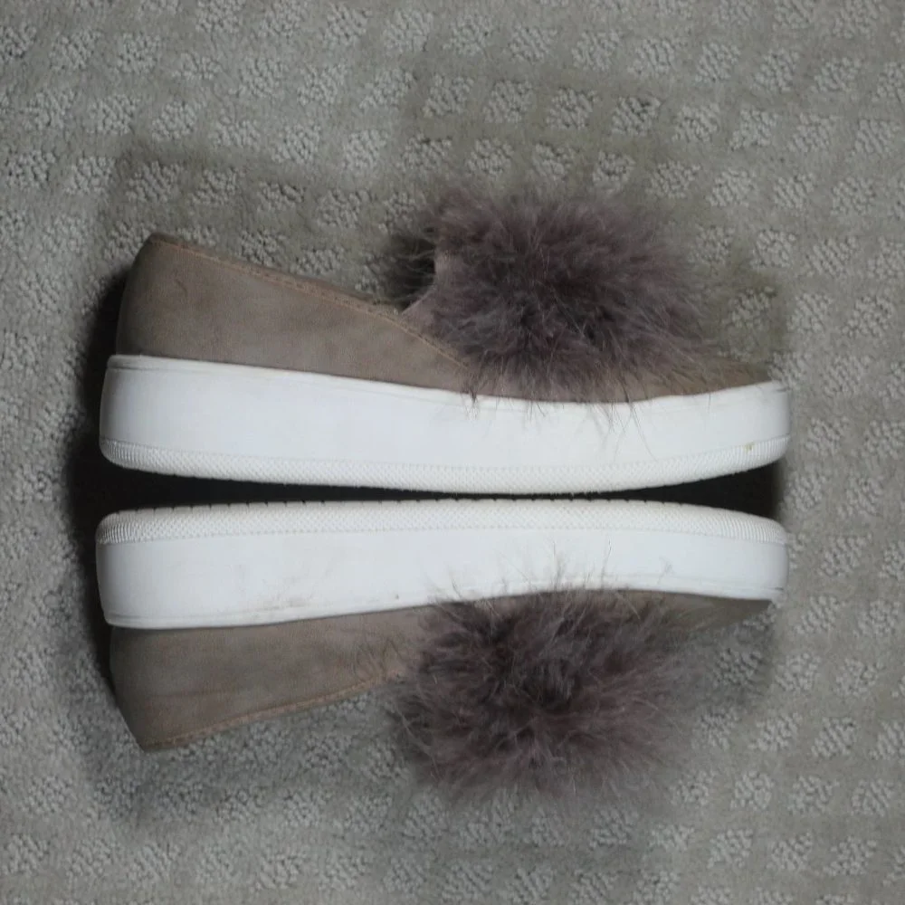 Soda Size 6 Brown Feather Pom Platform Y2K Sneakers